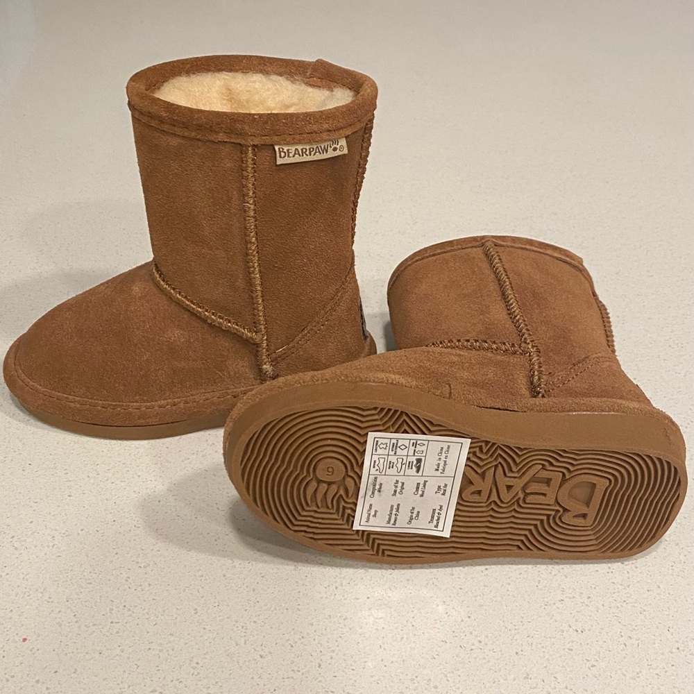 BearPaw toddler Eva neverwet sheepskin boots  size 6